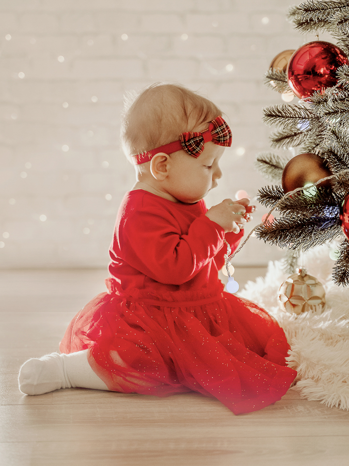 Familie mit Kindern feiert Weihnachten – festliches Fotoshooting für besondere Erinnerungen