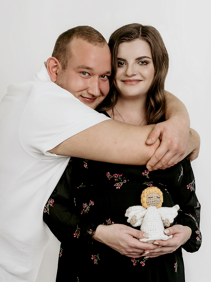 Werdende Eltern im Studio – Babybauchshooting mit romantischer Atmosphäre